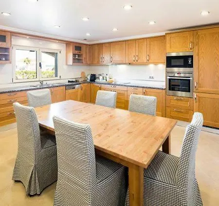 Sleeps 10 Pool Air Con Армасан-де-Пера